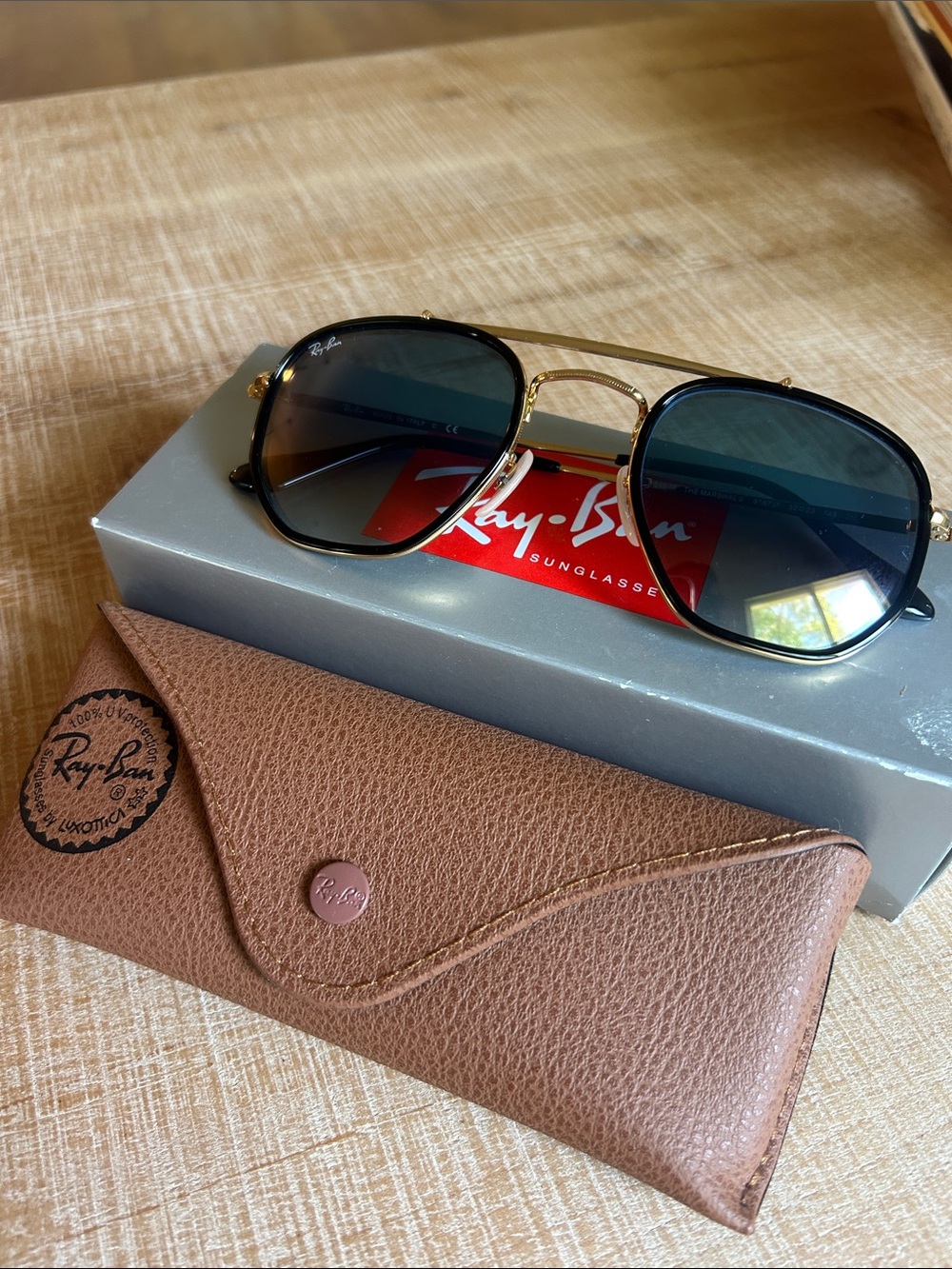 Ray-Ban Men’s Black Frames with Gold Bridge and Dark Lenses Aviator Sunglasses